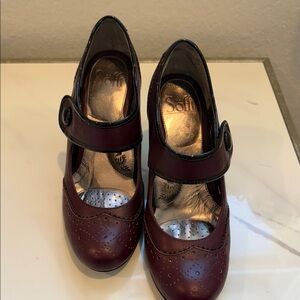 Sofft Women's Burgundy Mary Jane 3.5 inch Heels. Super comfortable. Size 8.